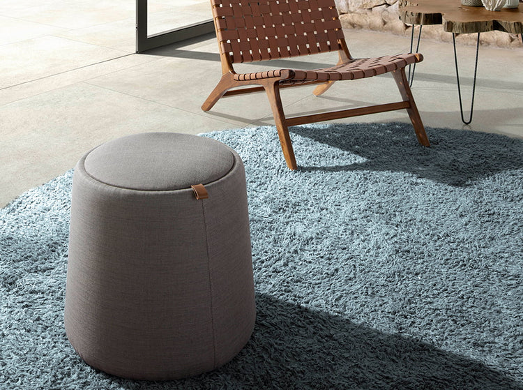 Puff upholstered in gray fabric - Angel Cerdá