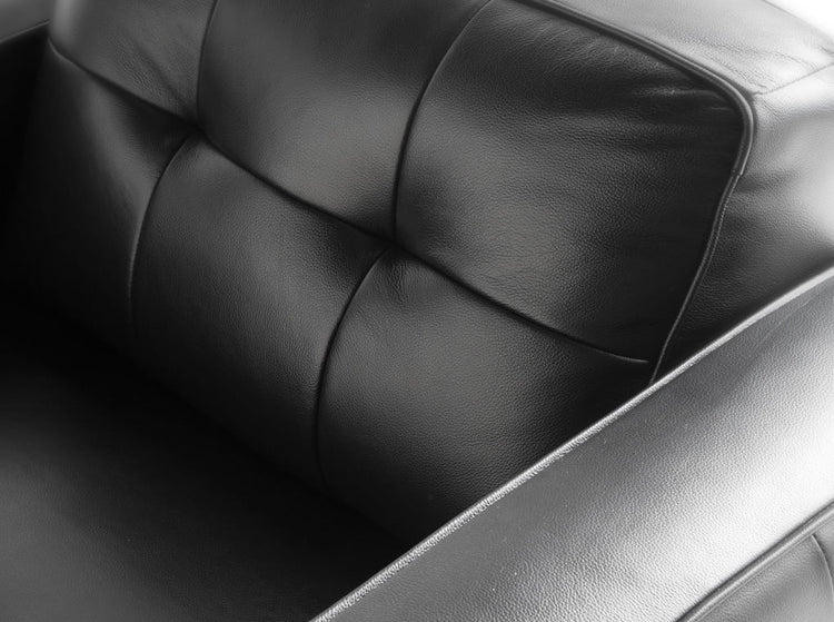 Leather upholstered armchair with solid walnut legs - Angel Cerdá, S.L.