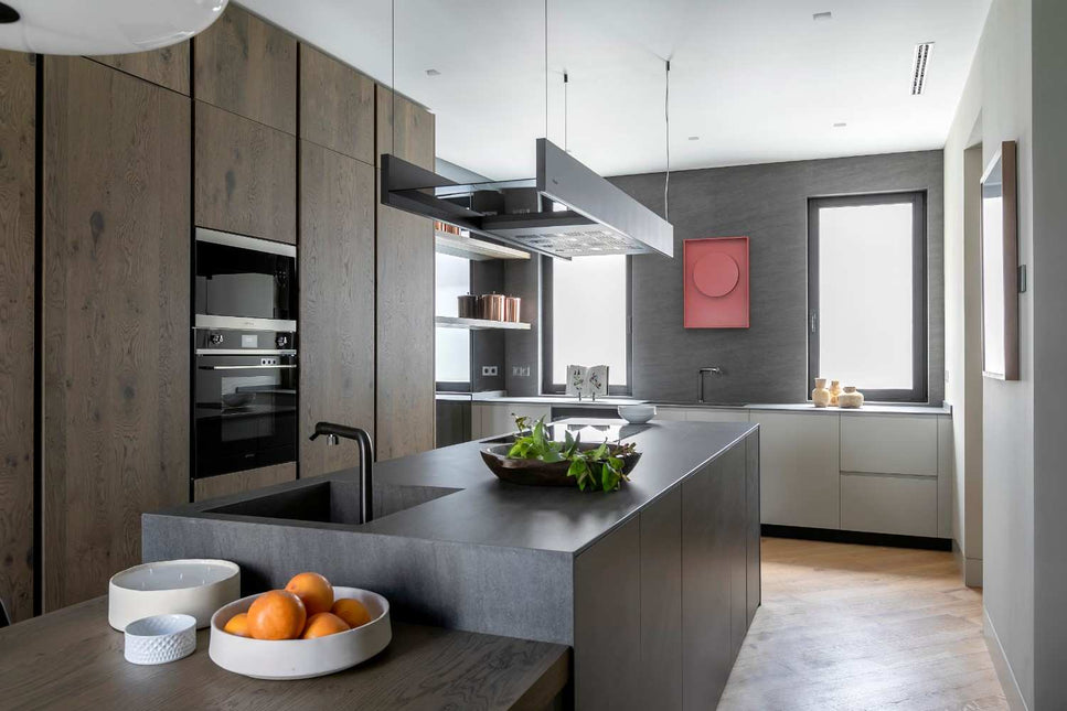 Modern DOCA kitchen featuring handleless cabinets